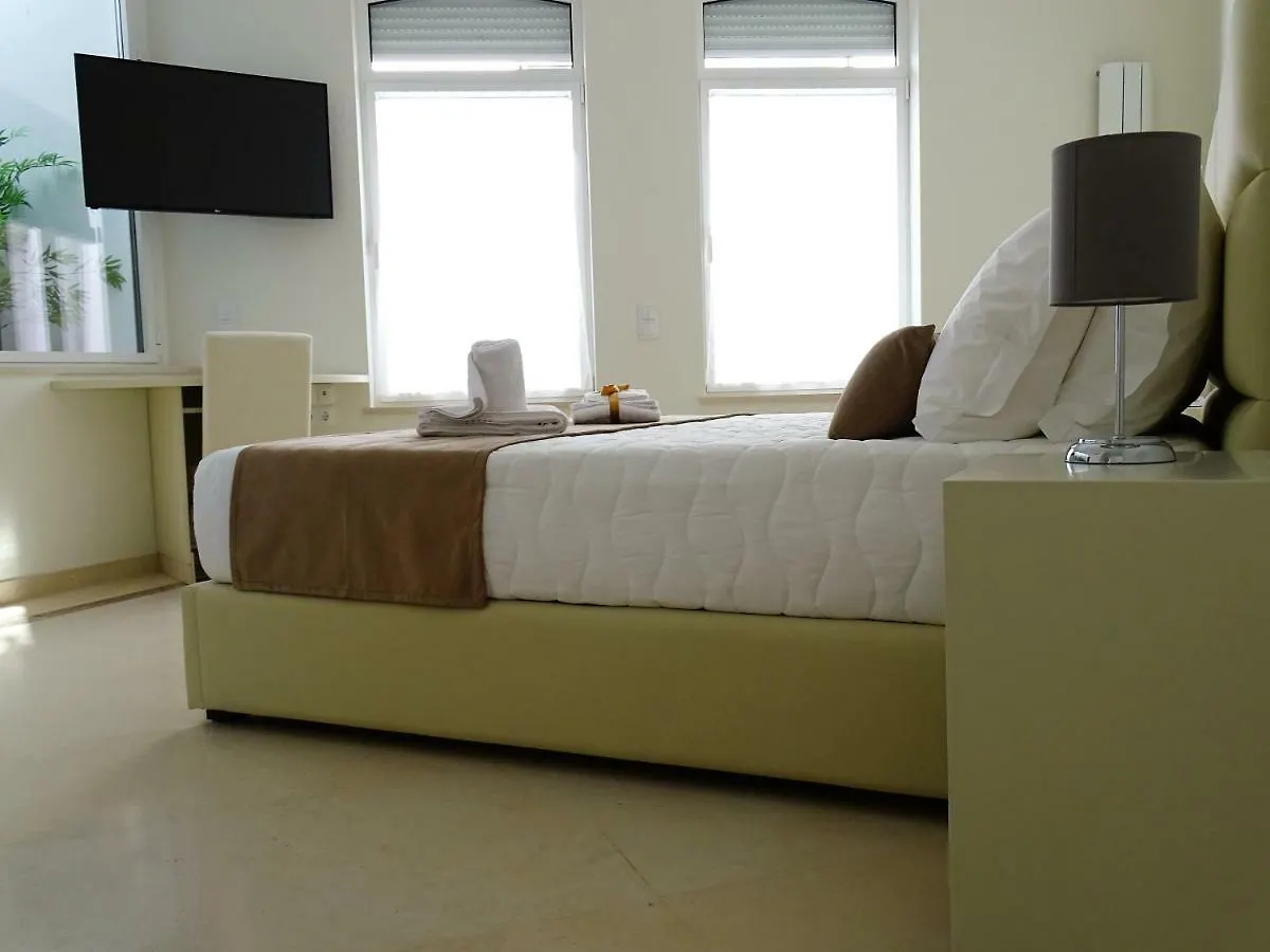 Bowen, Luxury Suites Lagos
