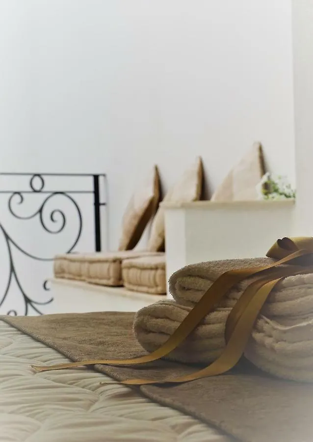 Bowen, Luxury Suites Lagos