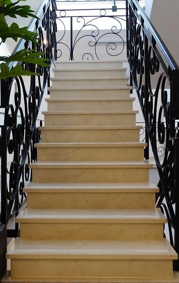 Bowen, Luxury Suites Lagos 0*,  Portugal